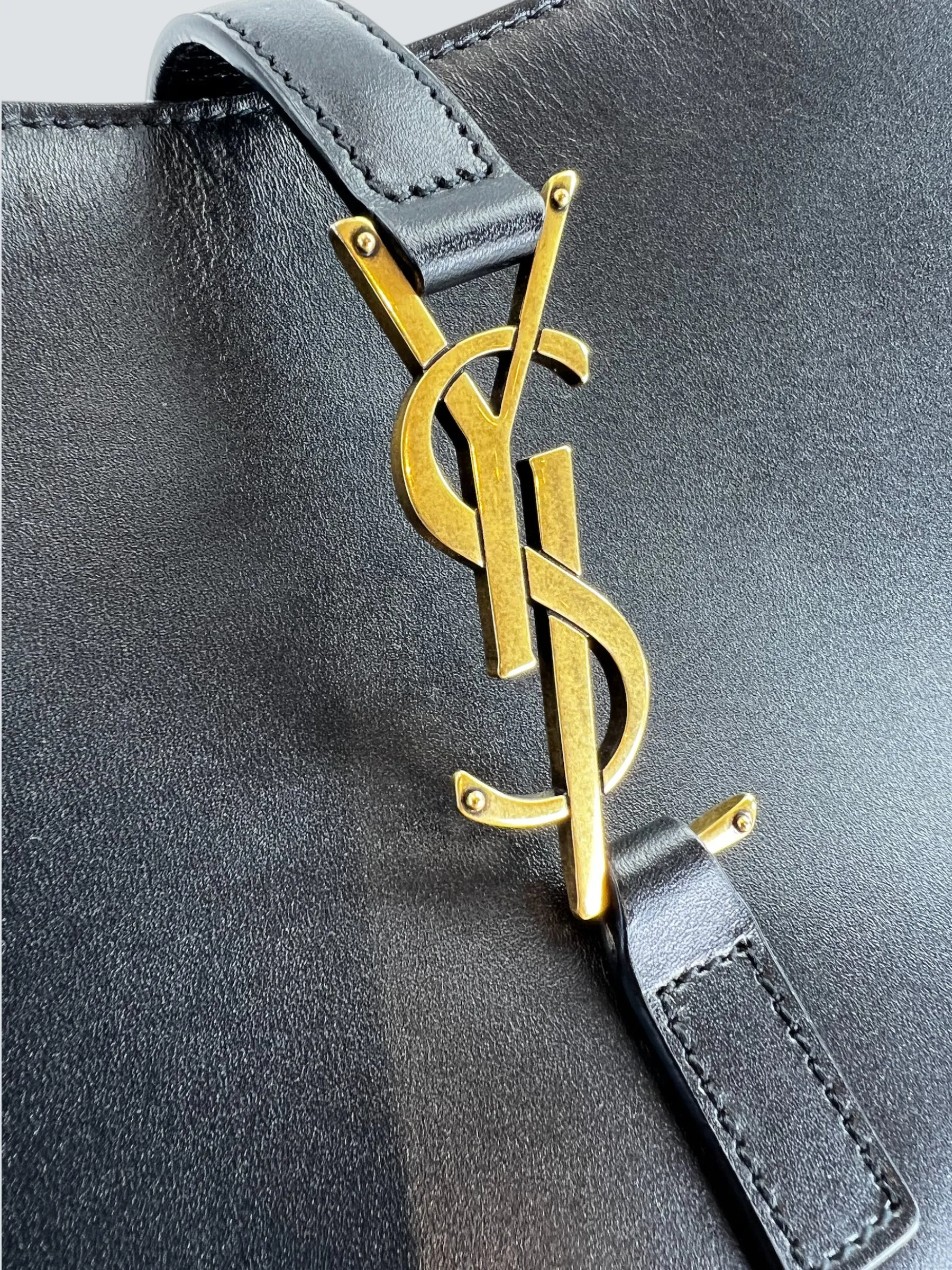 Saint Laurent Black Leather Le 5 A 7 Shoulder Bag