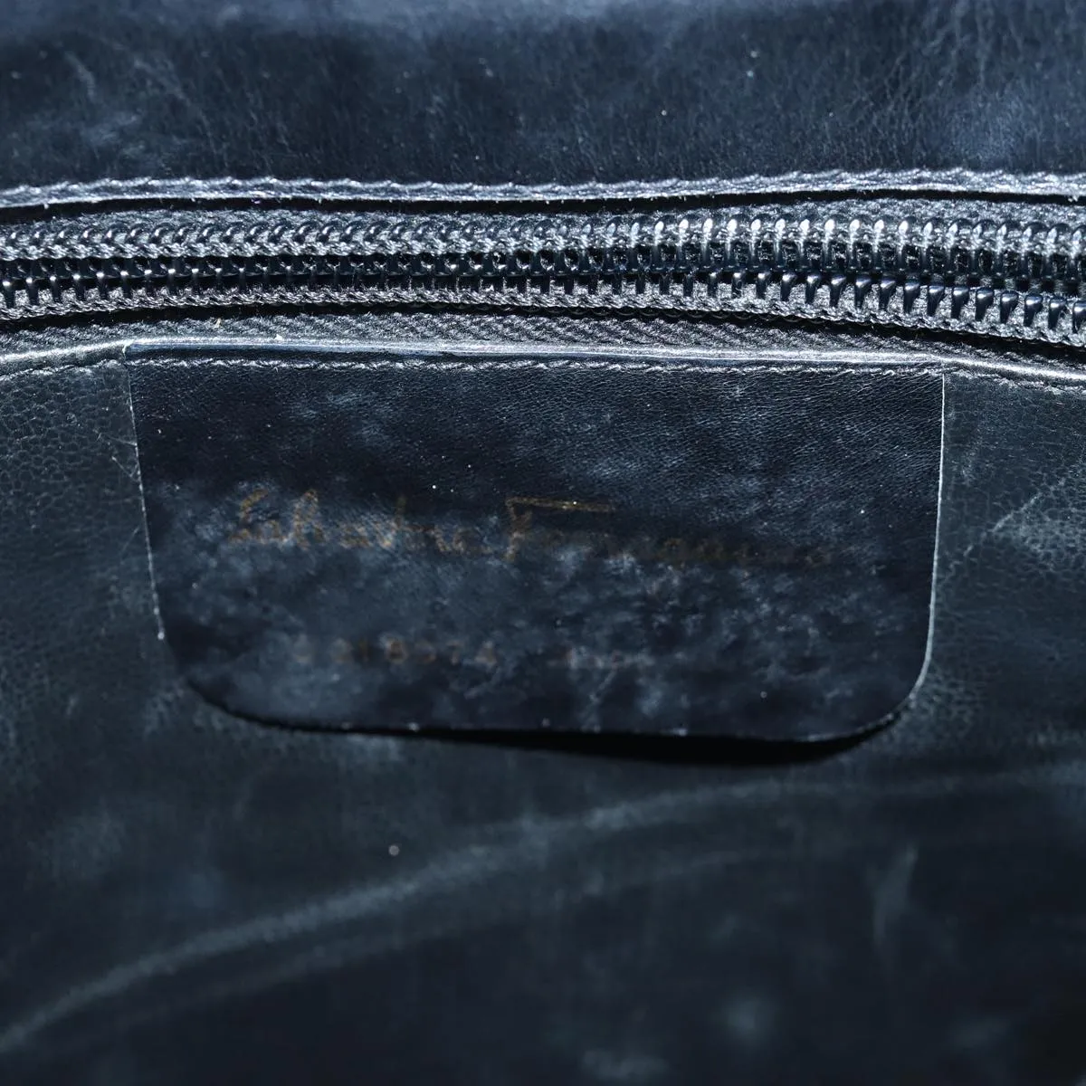 Salvatore Ferragamo  Leather Shoulder Bag (Pre-Owned)