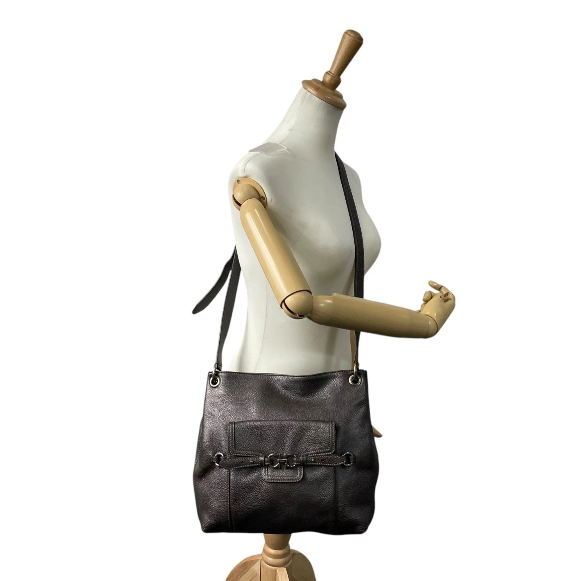 Salvatore Ferragamo  Leather Shoulder Bag (Pre-Owned)