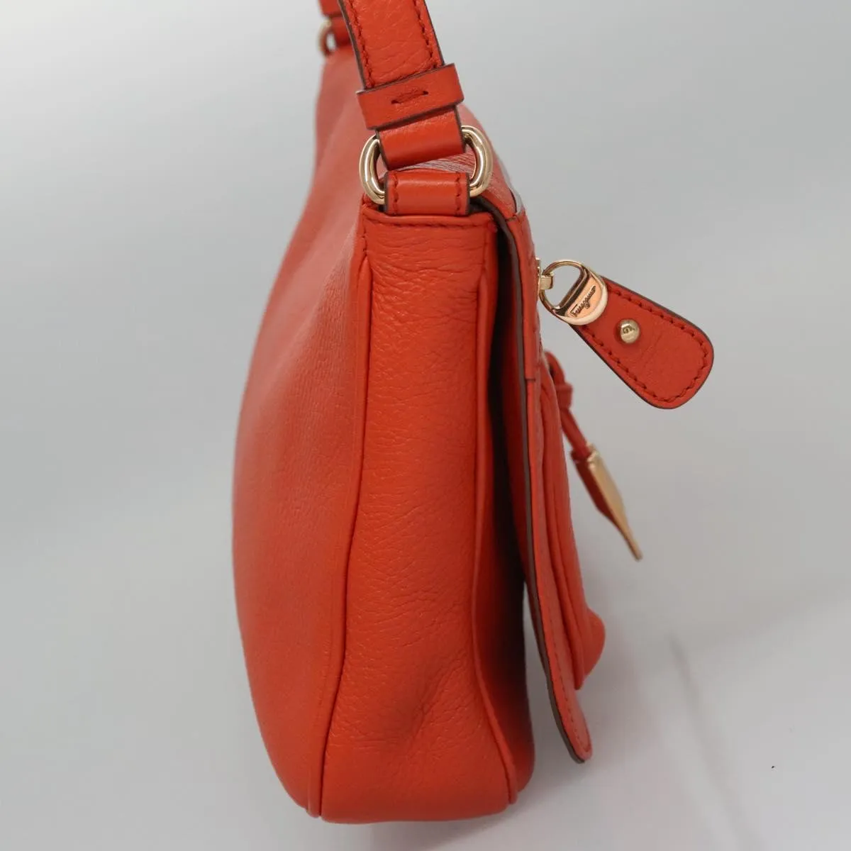 Salvatore Ferragamo Leather Shoulder Bag (Pre-Owned)