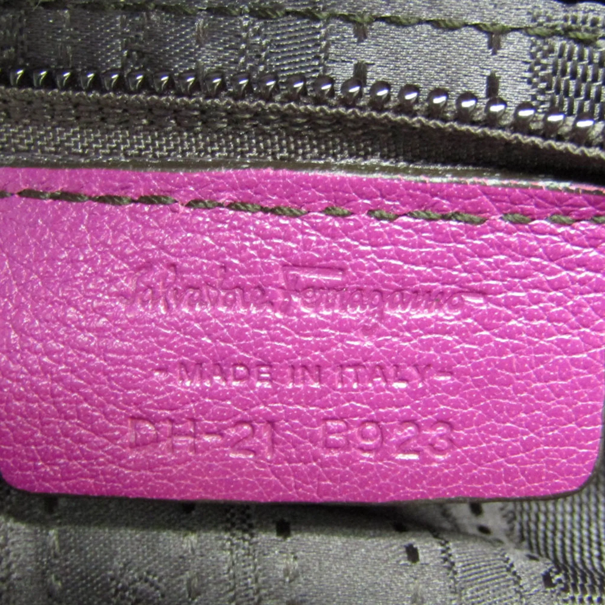 Salvatore Ferragamo  Leather Shoulder Bag (Pre-Owned)