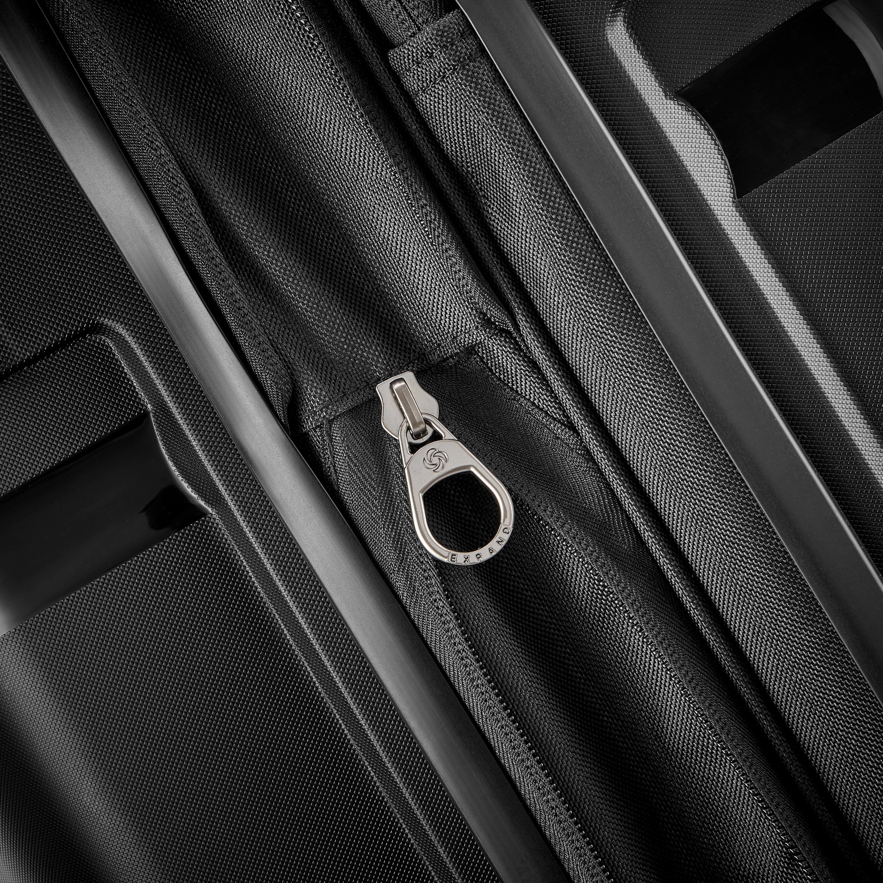 Samsonite Outline Pro Medium Expandable Spinner Luggage