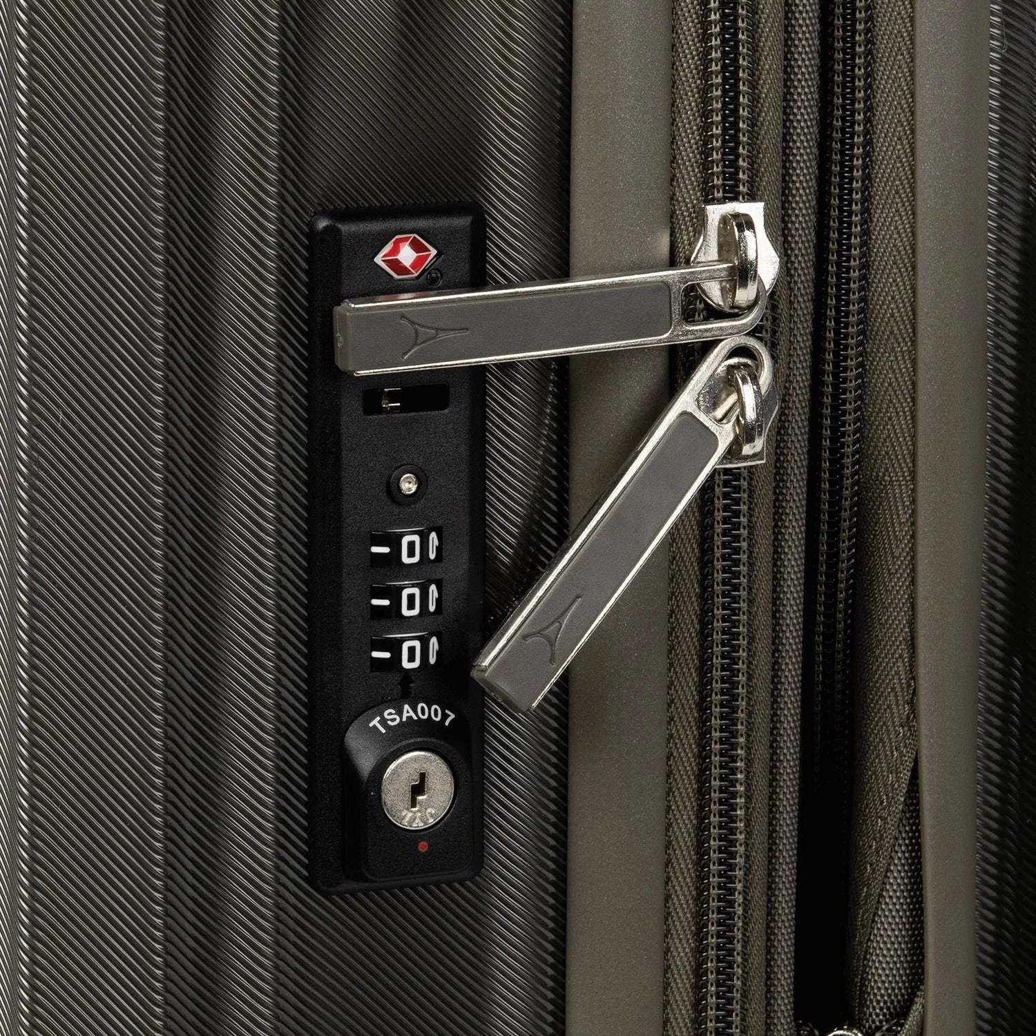 Travelpro Maxlite Air Large Check-in Expandable Hardside Spinner Luggage