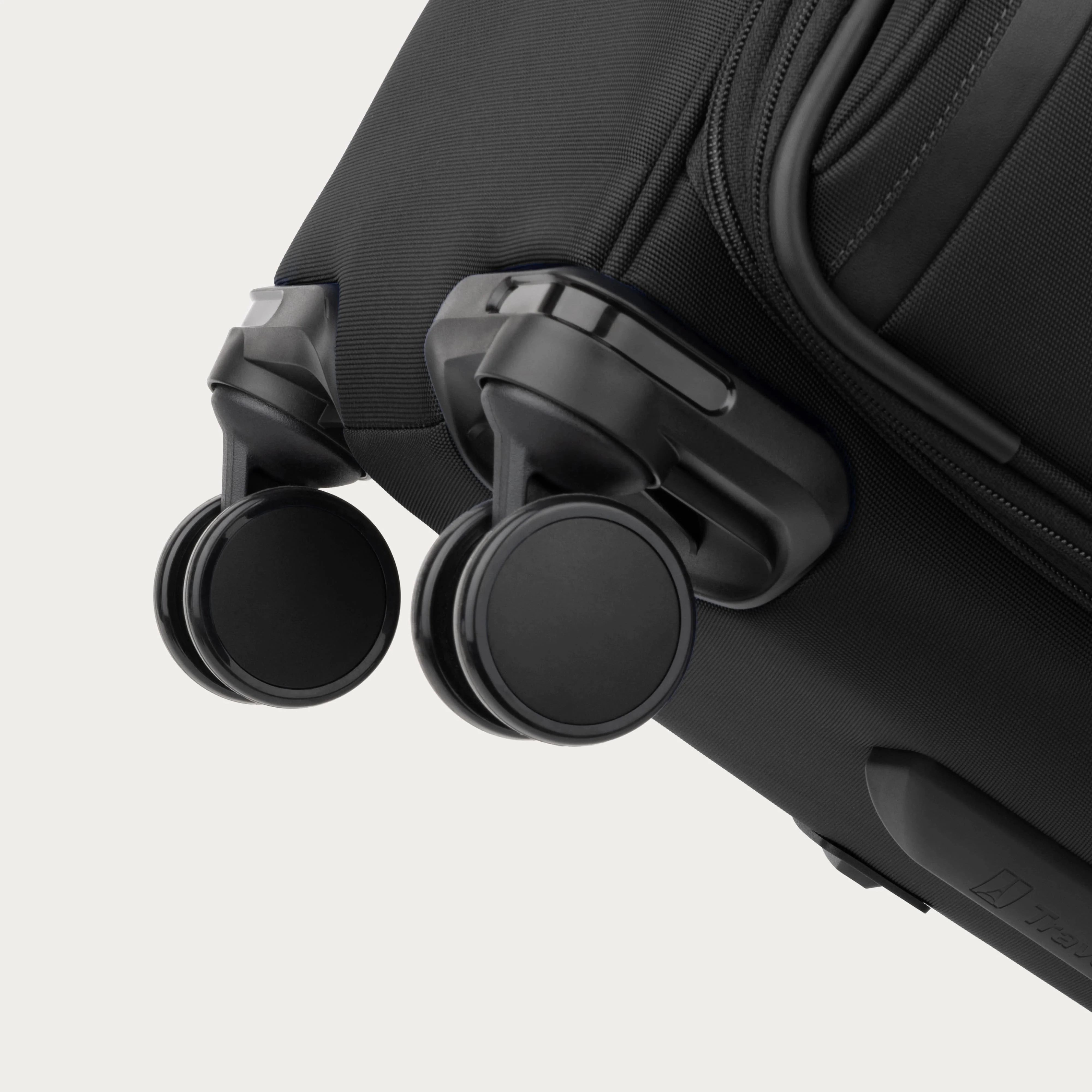 Travelpro VersaPack  Medium Check-In Expandable Spinner Luggage