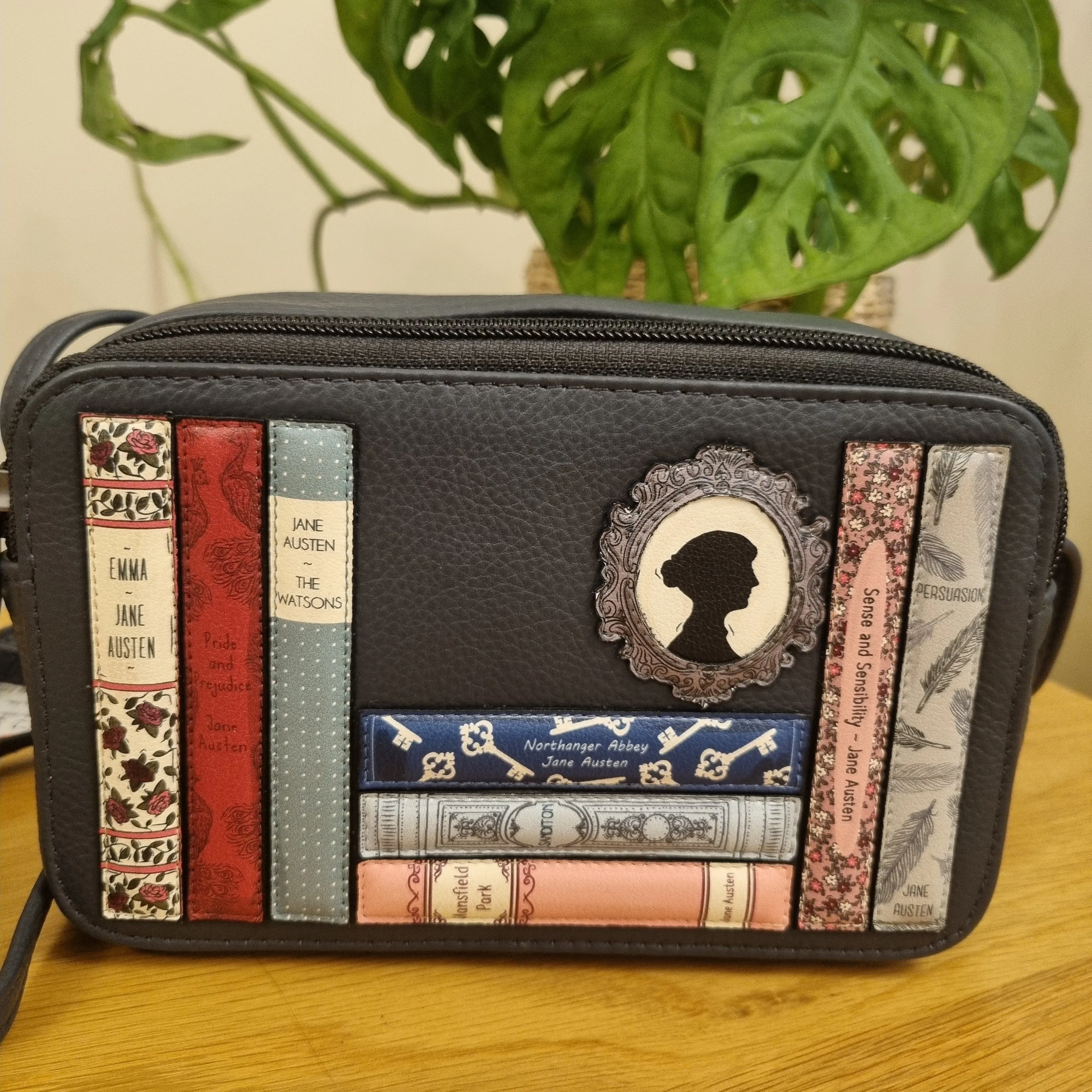 Yoshi YB226 Jane Austen Bookworm Cross Body Bag