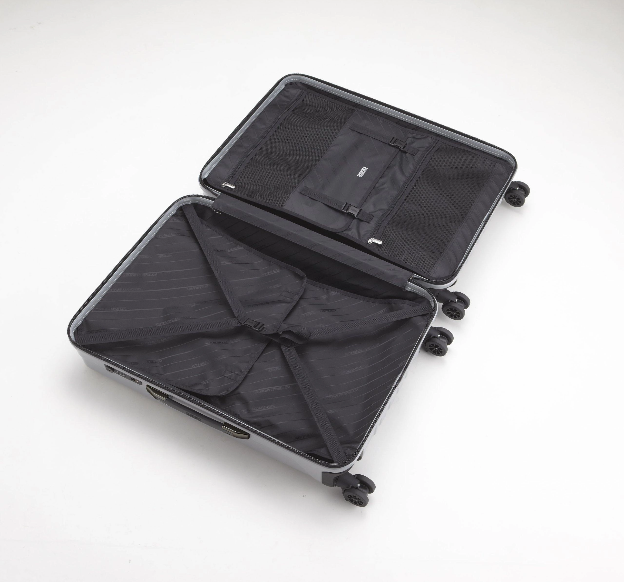 ZERO Halliburton Geo Polycarbonate 26" 4-Wheel Medium Luggage